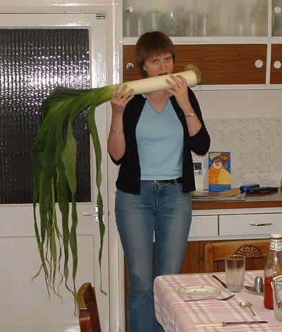 Soo devours the enormous leek